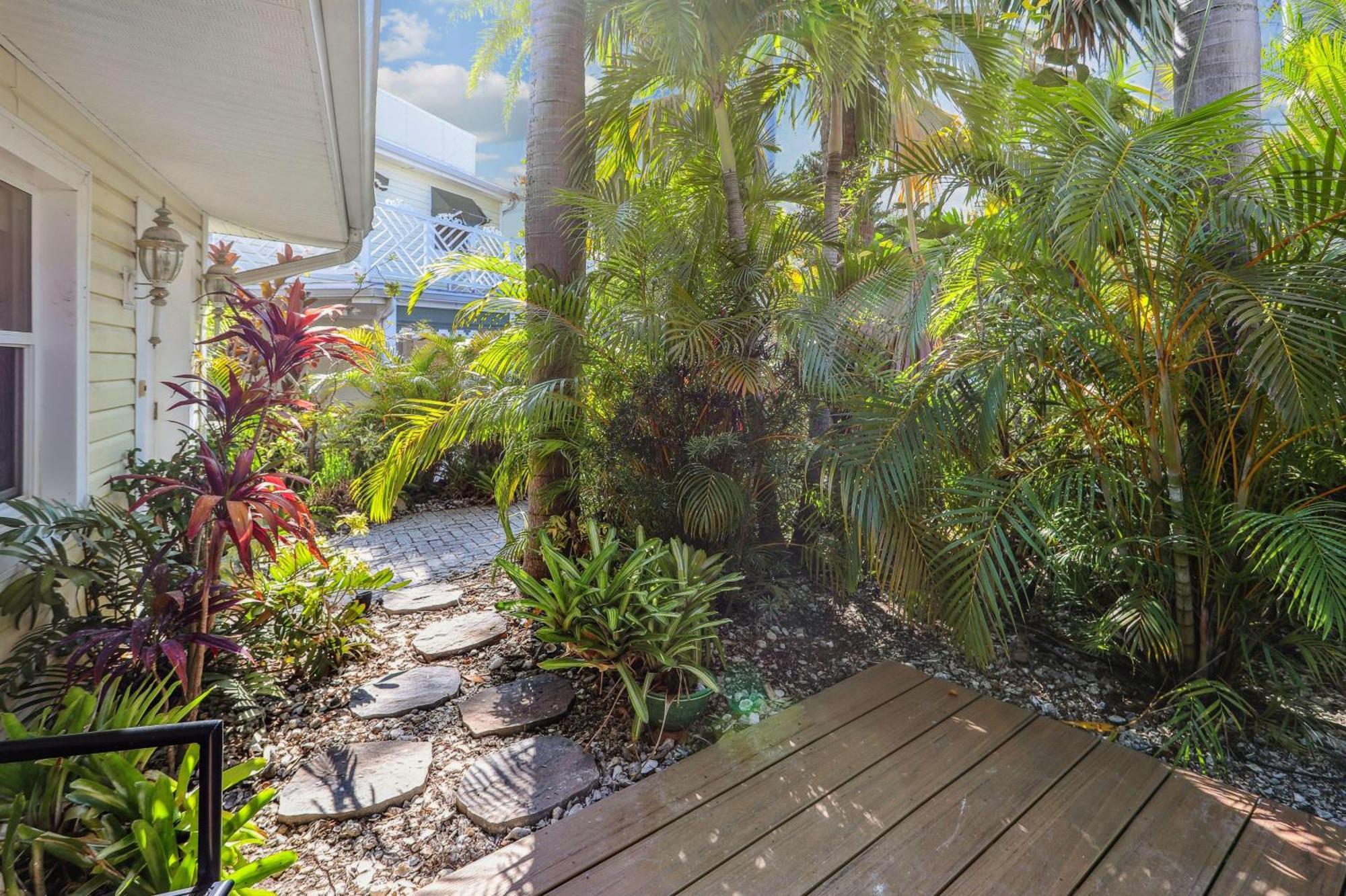 Coconut Paradise St. Pete Beach Bagian luar foto
